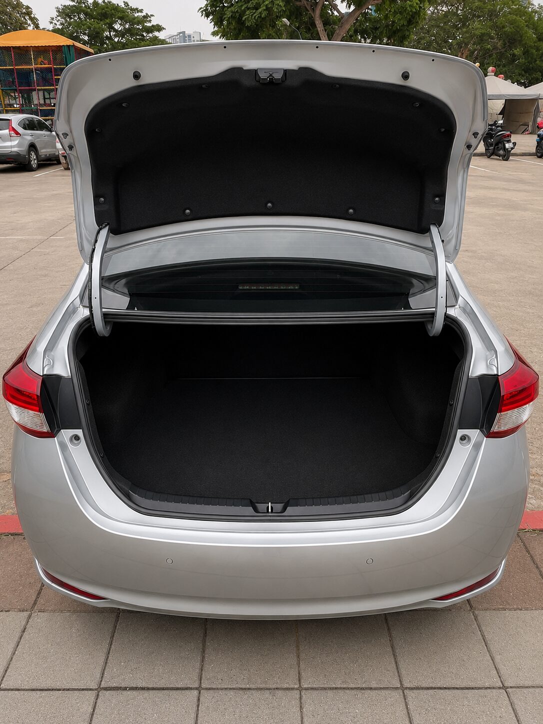 TOYOTA Yaris - 1,2 CVT, 86 hp 2018 yi — 5